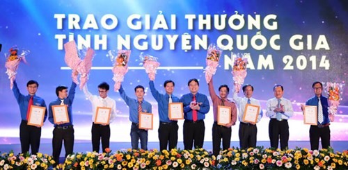 Ho Chi Minh city marks 15 years of youth volunteer campaign - ảnh 1